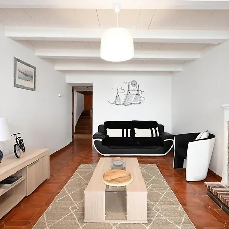 Сasa de vacaciones Maison De Village à Avec Garage, Cour, Salon Tv, 3 Chambres, Balcon Et équipements Modernes - Fr-1-434-104 *