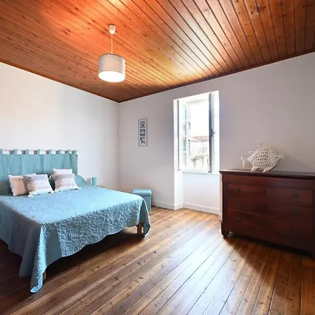 Maison De Village A Avec Garage, Cour, Salon Tv, 3 Chambres, Balcon Et Equipements Modernes - Fr-1-434-104 Feriehus *