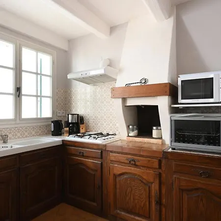 Maison De Village A Avec Garage, Cour, Salon Tv, 3 Chambres, Balcon Et Equipements Modernes - Fr-1-434-104 Ars-en-Ré