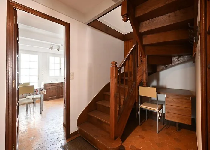 Сasa de vacaciones Maison De Village à Avec Garage, Cour, Salon Tv, 3 Chambres, Balcon Et équipements Modernes - Fr-1-434-104