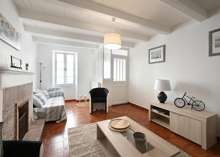 Maison De Village à Avec Garage, Cour, Salon Tv, 3 Chambres, Balcon Et équipements Modernes - Fr-1-434-104 Сasa de vacaciones Ars-en-Ré