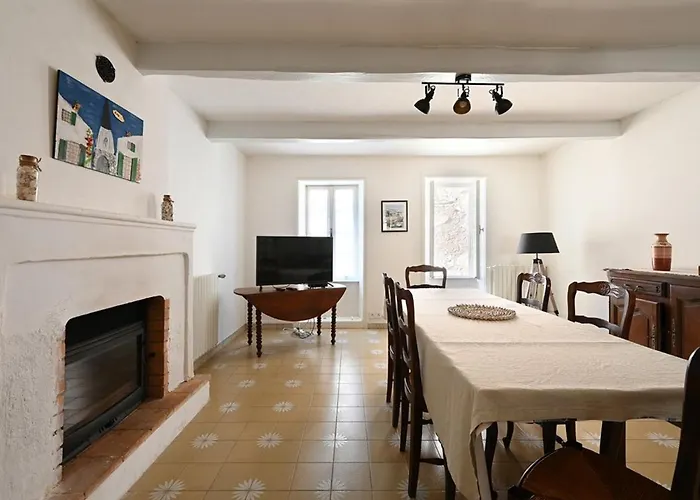Maison De Village à Avec Garage, Cour, Salon Tv, 3 Chambres, Balcon Et équipements Modernes - Fr-1-434-104 Сasa de vacaciones *