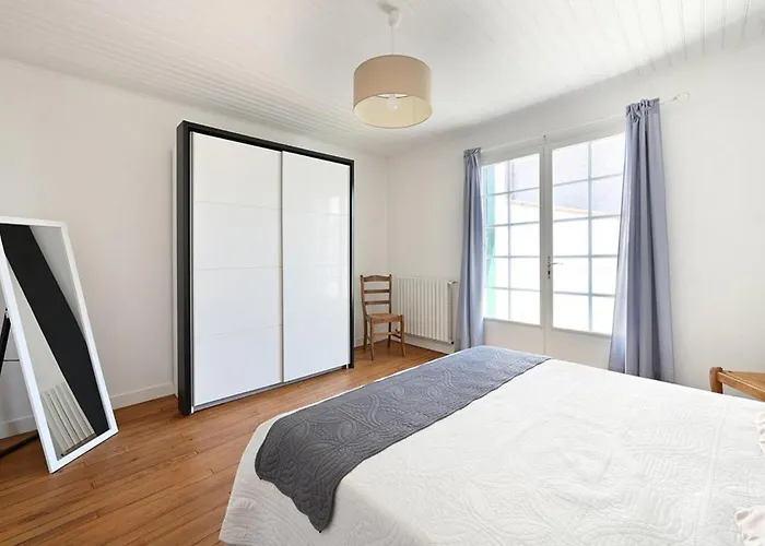 Сasa de vacaciones Maison De Village à Avec Garage, Cour, Salon Tv, 3 Chambres, Balcon Et équipements Modernes - Fr-1-434-104