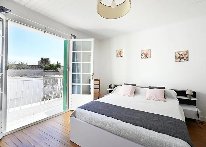 Maison De Village à Avec Garage, Cour, Salon Tv, 3 Chambres, Balcon Et équipements Modernes - Fr-1-434-104 Сasa de vacaciones