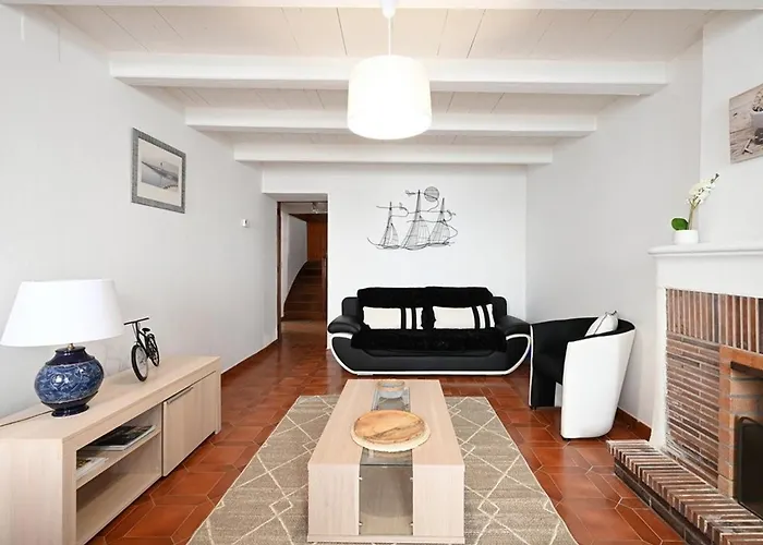 Сasa de vacaciones Maison De Village à Avec Garage, Cour, Salon Tv, 3 Chambres, Balcon Et équipements Modernes - Fr-1-434-104 *