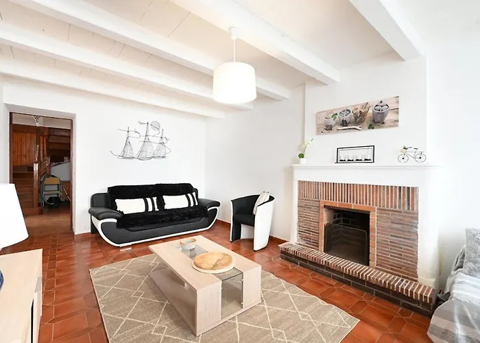 Сasa de vacaciones Maison De Village à Avec Garage, Cour, Salon Tv, 3 Chambres, Balcon Et équipements Modernes - Fr-1-434-104