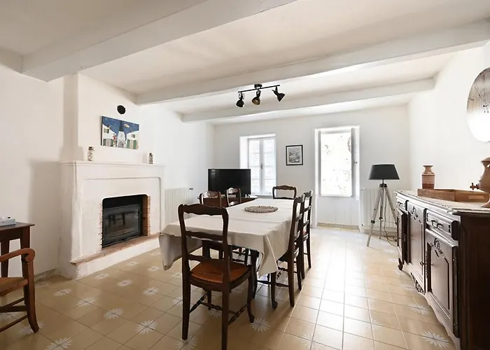 Сasa de vacaciones Maison De Village à Avec Garage, Cour, Salon Tv, 3 Chambres, Balcon Et équipements Modernes - Fr-1-434-104 *