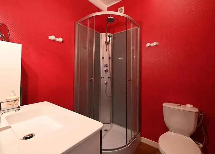 Сasa de vacaciones Maison De Village à Avec Garage, Cour, Salon Tv, 3 Chambres, Balcon Et équipements Modernes - Fr-1-434-104